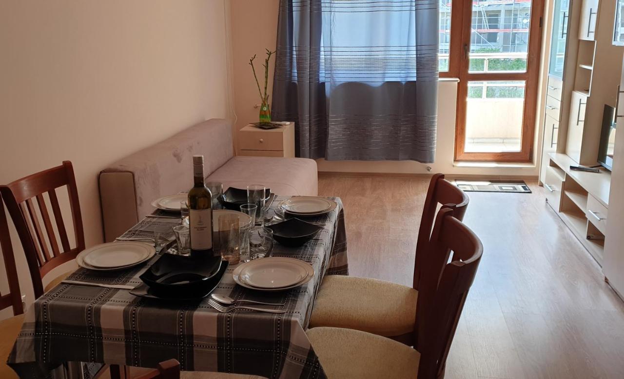Family Holiday Apartments Breez 1 바르나 외부 사진