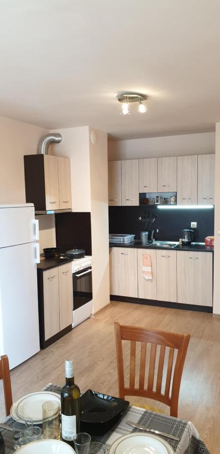 Family Holiday Apartments Breez 1 바르나 외부 사진