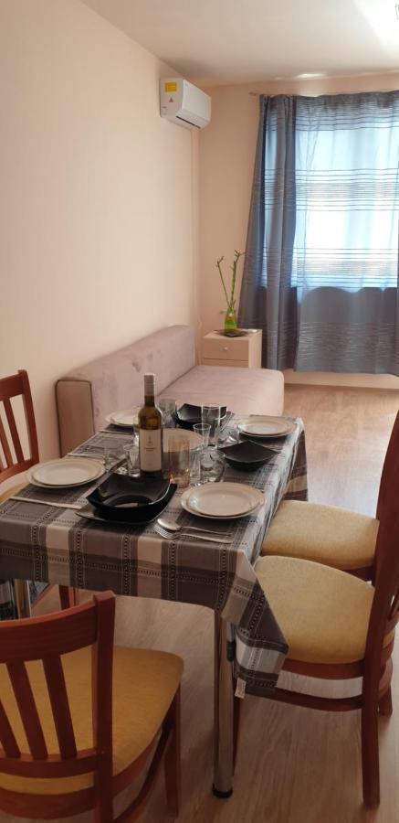 Family Holiday Apartments Breez 1 바르나 외부 사진