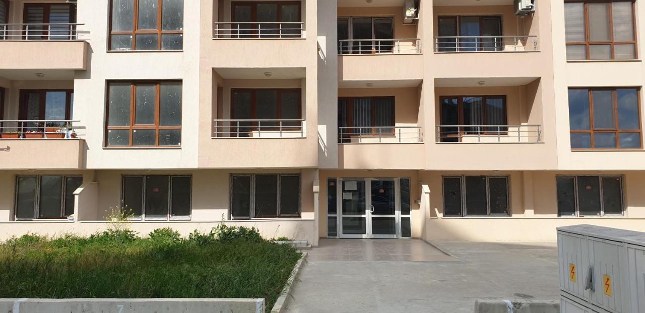 Family Holiday Apartments Breez 1 바르나 외부 사진