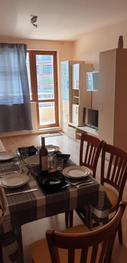 Family Holiday Apartments Breez 1 바르나 외부 사진